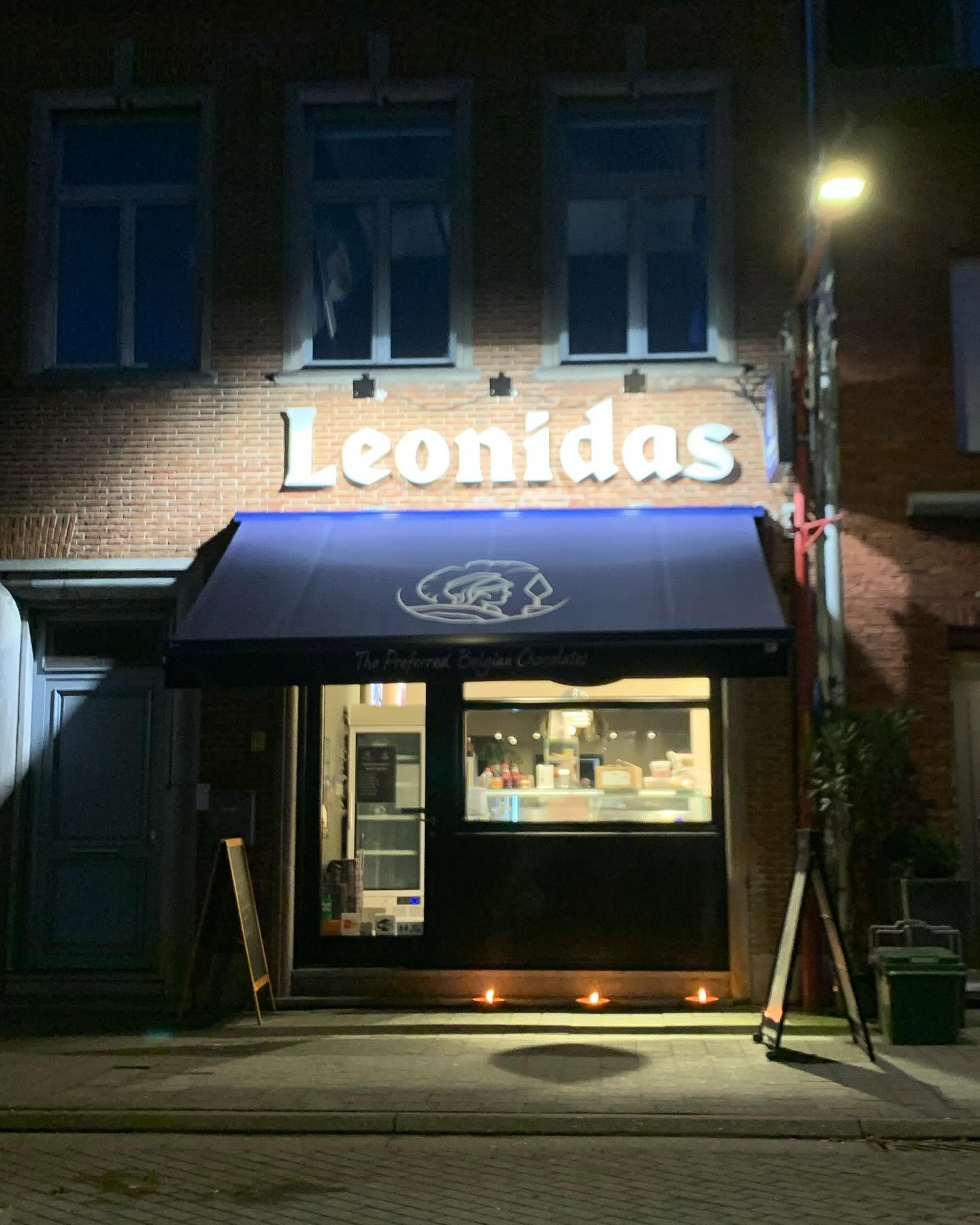 Gelathé en Leonidas bij avond