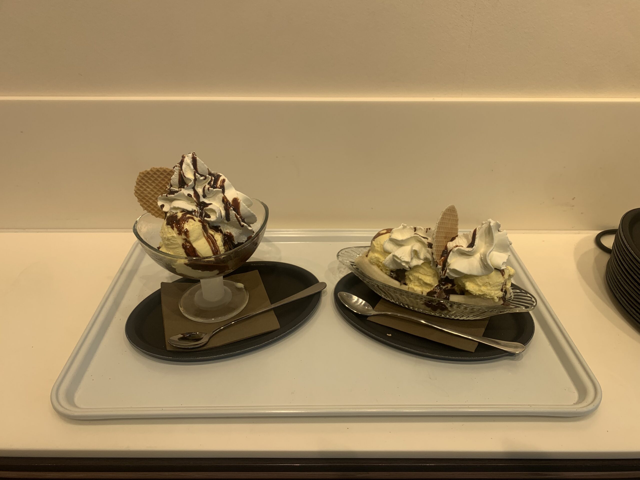 Gezellig interieur van ijssalon Gelathé in de Kempen